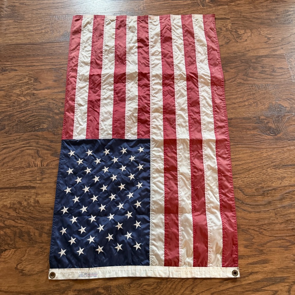 Annin Flag American USA Embroidered Stars Sewn Stripes Nylon Red White Blue28x48